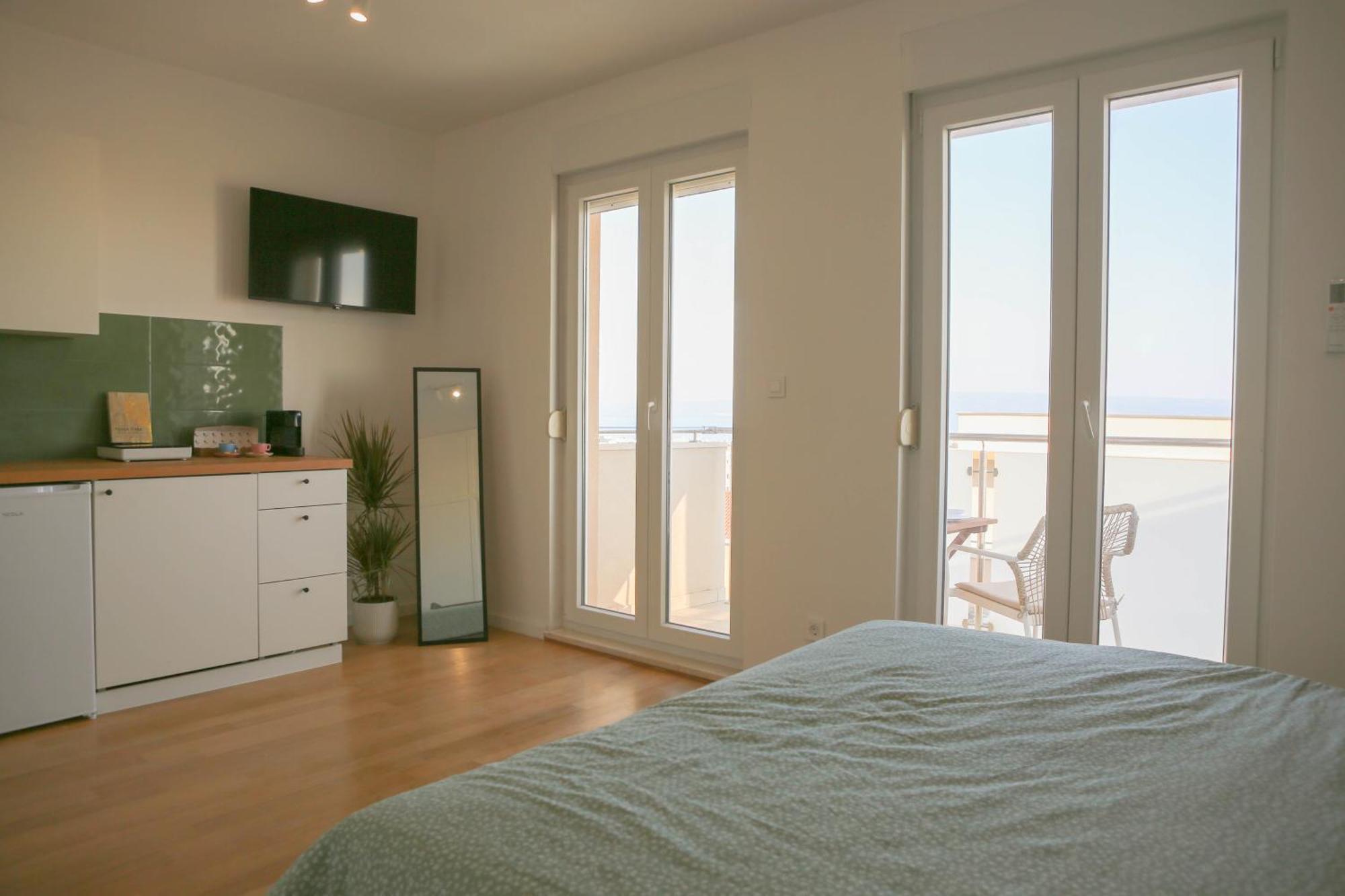 Kiki'S Sea View Studio Split Room photo